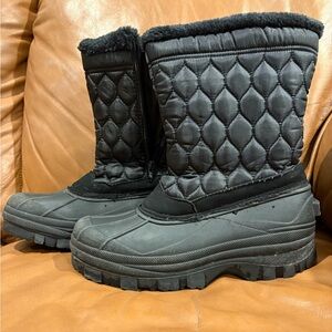 Winter boots size 8 black